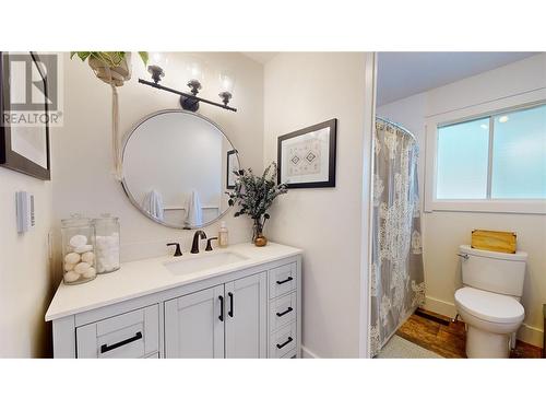 2001 4Th Avenue S, Cranbrook, BC - Indoor Photo Showing Bathroom