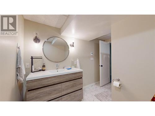 2001 4Th Avenue S, Cranbrook, BC - Indoor Photo Showing Bathroom