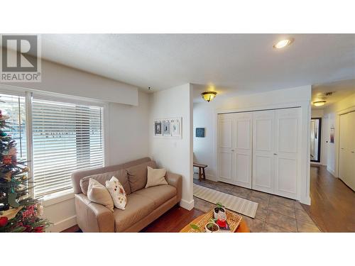 2001 4Th Avenue S, Cranbrook, BC - Indoor Photo Showing Living Room