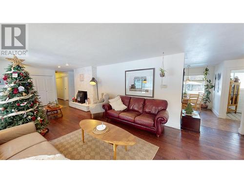 2001 4Th Avenue S, Cranbrook, BC - Indoor Photo Showing Living Room