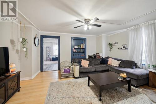 219 Cochrane Street, Scugog, ON - Indoor Photo Showing Living Room