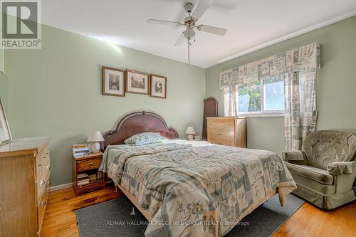 293 Duckworth Street, Barrie, ON - Indoor Photo Showing Bedroom