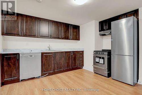 143 Terry Fox Drive, Barrie, ON - Indoor Photo Showing Kitchen