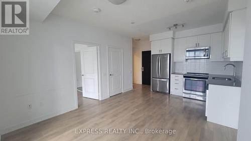 1508 - 8 Nahani Way, Mississauga, ON - Indoor Photo Showing Kitchen