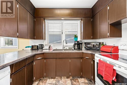 1336 Albert Street, Moose Jaw, SK - Indoor Photo Showing Kitchen