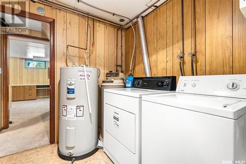 1336 Albert Street, Moose Jaw, SK - Indoor Photo Showing Laundry Room