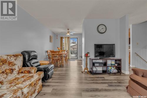 2518 Neff Road E, Regina, SK - Indoor Photo Showing Living Room