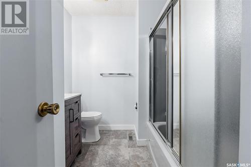 2518 Neff Road E, Regina, SK - Indoor Photo Showing Bathroom