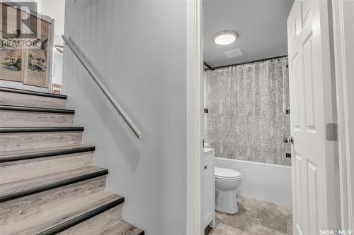 2518 Neff Road E, Regina, SK - Indoor Photo Showing Bathroom