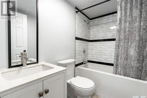 2518 Neff Road E, Regina, SK - Indoor Photo Showing Bathroom