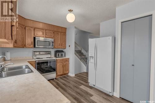 2518 Neff Road E, Regina, SK - Indoor Photo Showing Kitchen With Double Sink