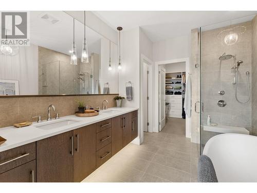 472 Sparrow Hawk Court, Kelowna, BC - Indoor Photo Showing Bathroom