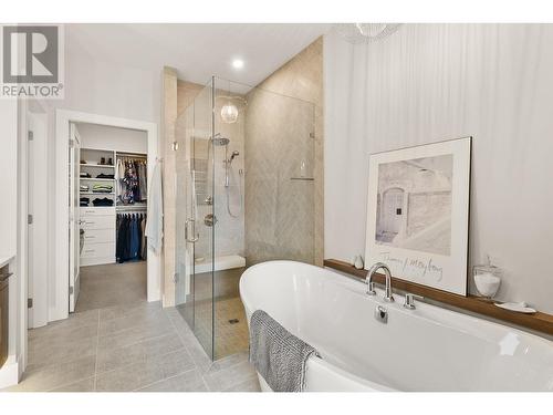 472 Sparrow Hawk Court, Kelowna, BC - Indoor Photo Showing Bathroom