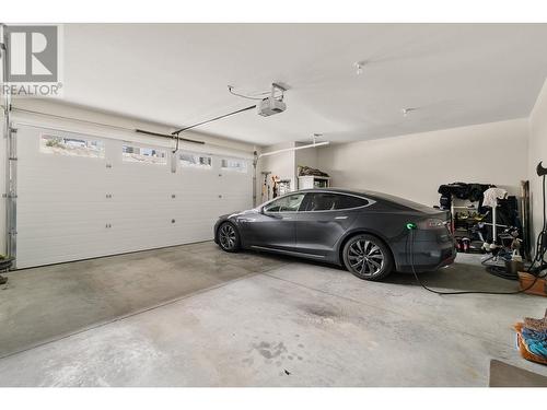 472 Sparrow Hawk Court, Kelowna, BC - Indoor Photo Showing Garage