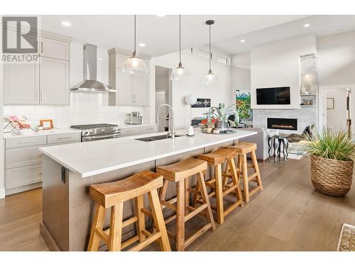 472 Sparrow Hawk Court, Kelowna, BC - Indoor Photo Showing Kitchen With Double Sink With Upgraded Kitchen