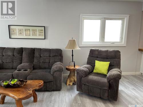 836 Outlook Avenue Sw, Moose Jaw, SK - Indoor Photo Showing Living Room