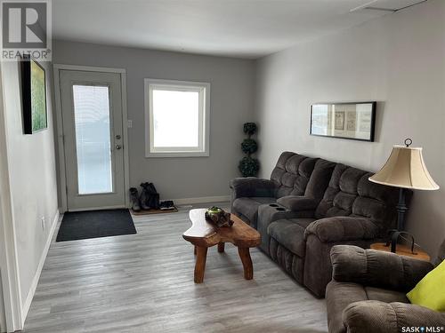 836 Outlook Avenue Sw, Moose Jaw, SK - Indoor Photo Showing Living Room