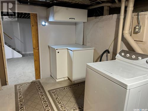 836 Outlook Avenue Sw, Moose Jaw, SK - Indoor Photo Showing Laundry Room