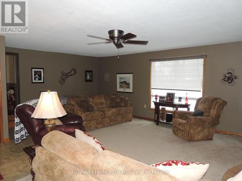 472768 Southgate Sdrd 47, Southgate, ON - Indoor Photo Showing Living Room