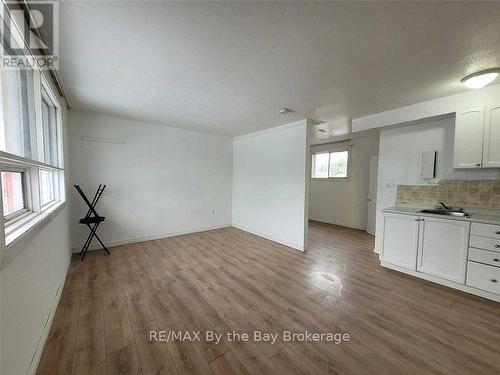 B10 - 280 River Road E, Wasaga Beach, ON - Indoor Photo Showing Kitchen