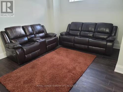 1103 Orchard Road, Mississauga, ON - Indoor Photo Showing Living Room