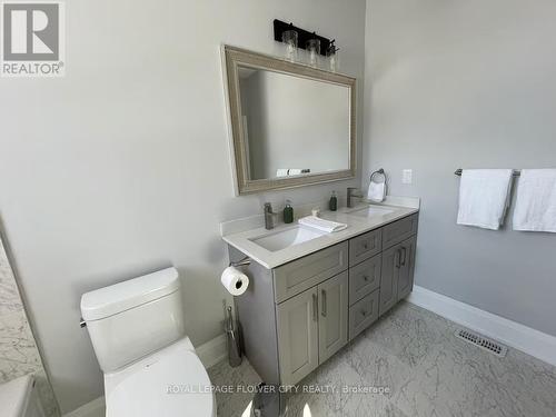 1103 Orchard Road, Mississauga, ON - Indoor Photo Showing Bathroom