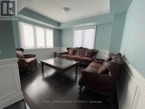 1103 Orchard Road, Mississauga, ON - Indoor Photo Showing Living Room