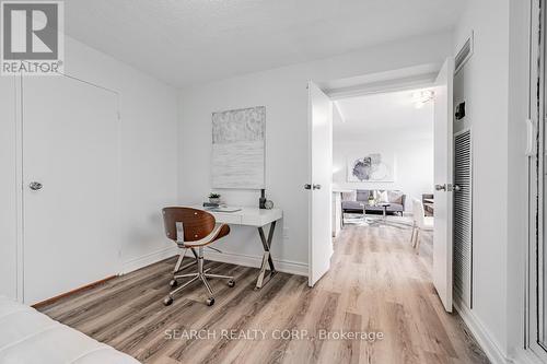 1108 - 3590 Kaneff Crescent, Mississauga, ON - Indoor