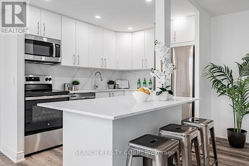 1108 - 3590 Kaneff Crescent, Mississauga, ON - Indoor Photo Showing Kitchen