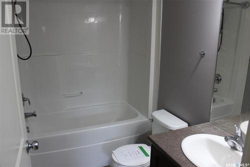 205 308 Petterson Drive, Estevan, SK - Indoor Photo Showing Bathroom