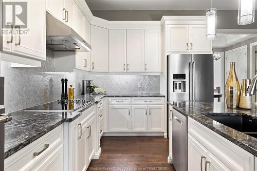 7448 Silverleaf Lane, Lasalle, ON - Indoor Photo Showing Kitchen With Upgraded Kitchen