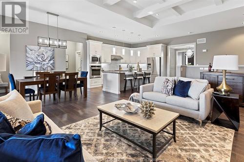 7448 Silverleaf Lane, Lasalle, ON - Indoor Photo Showing Living Room