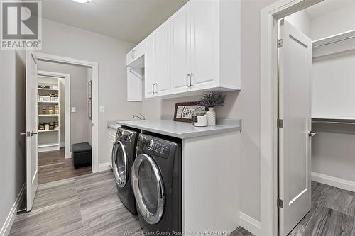 7448 Silverleaf Lane, Lasalle, ON - Indoor Photo Showing Laundry Room