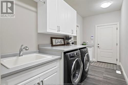 7448 Silverleaf Lane, Lasalle, ON - Indoor Photo Showing Laundry Room