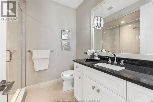 7448 Silverleaf Lane, Lasalle, ON - Indoor Photo Showing Bathroom