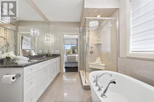 7448 Silverleaf Lane, Lasalle, ON - Indoor Photo Showing Bathroom