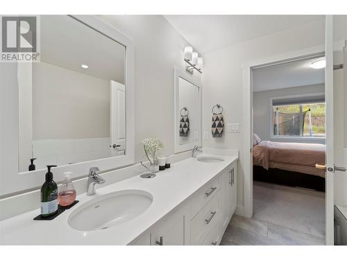 14395 Herron Road Unit# 108, Summerland, BC - Indoor Photo Showing Bathroom