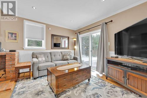 1458 Baptist Church Road, Stirling-Rawdon, ON - Indoor Photo Showing Living Room