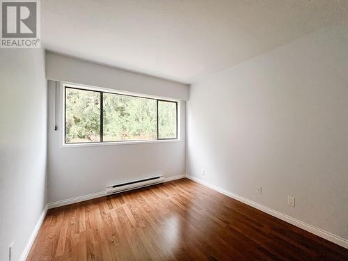 WEST VANCOUVER, BC - Indoor Photo Showing Other Room