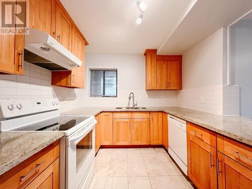 WEST VANCOUVER, BC - Indoor Photo Showing Kitchen With Double Sink