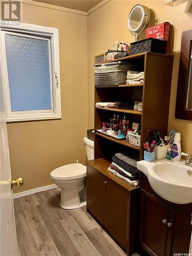 319 6Th Avenue W, Biggar, SK - Indoor Photo Showing Bathroom