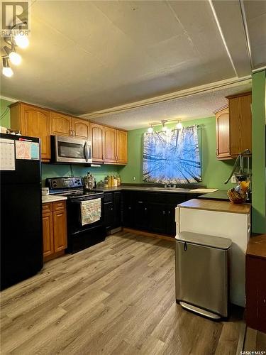 319 6Th Avenue W, Biggar, SK - Indoor Photo Showing Kitchen