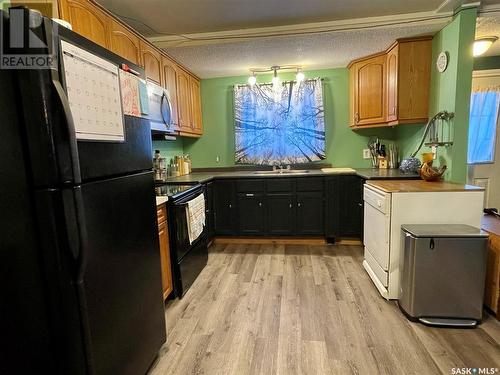 319 6Th Avenue W, Biggar, SK - Indoor Photo Showing Kitchen