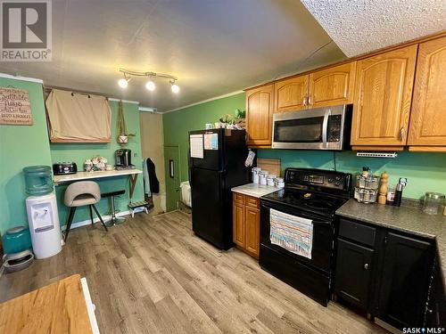 319 6Th Avenue W, Biggar, SK - Indoor Photo Showing Kitchen