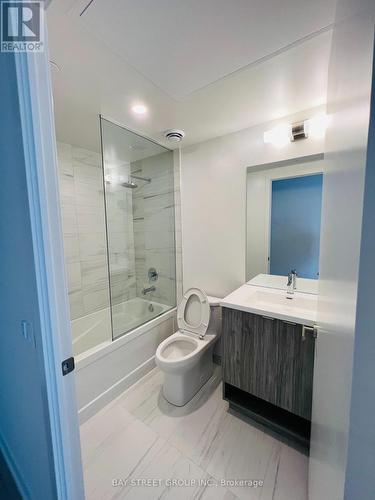 5206 - 138 Downes Street, Toronto, ON - Indoor Photo Showing Bathroom