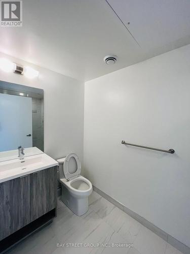 5206 - 138 Downes Street, Toronto, ON - Indoor Photo Showing Bathroom