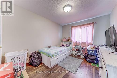 1813 Dalhousie Crescent, Oshawa, ON - Indoor Photo Showing Bedroom