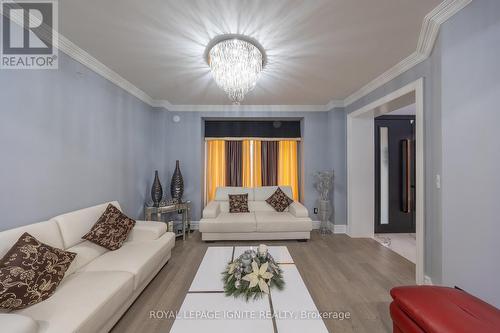 123 Alexander Lawrie Avenue, Markham, ON - Indoor Photo Showing Living Room