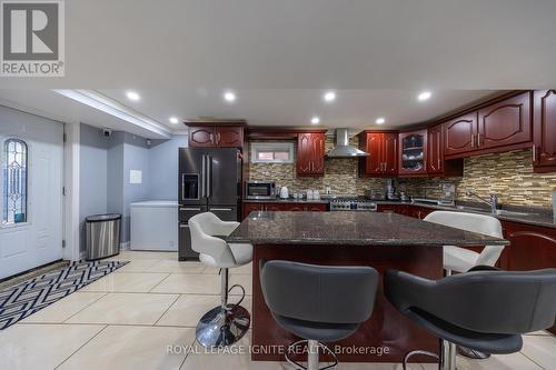 123 Alexander Lawrie Avenue, Markham, ON - Indoor Photo Showing Kitchen With Upgraded Kitchen