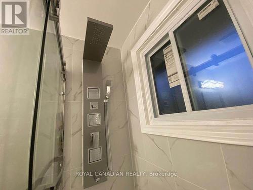 89 Limeridge Road E, Hamilton, ON - Indoor Photo Showing Bathroom